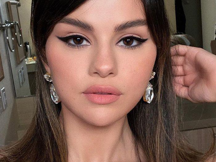 Bắt trend trang điểm mùa thu với mốt kẻ mắt mèo, môi đỏ tía-1