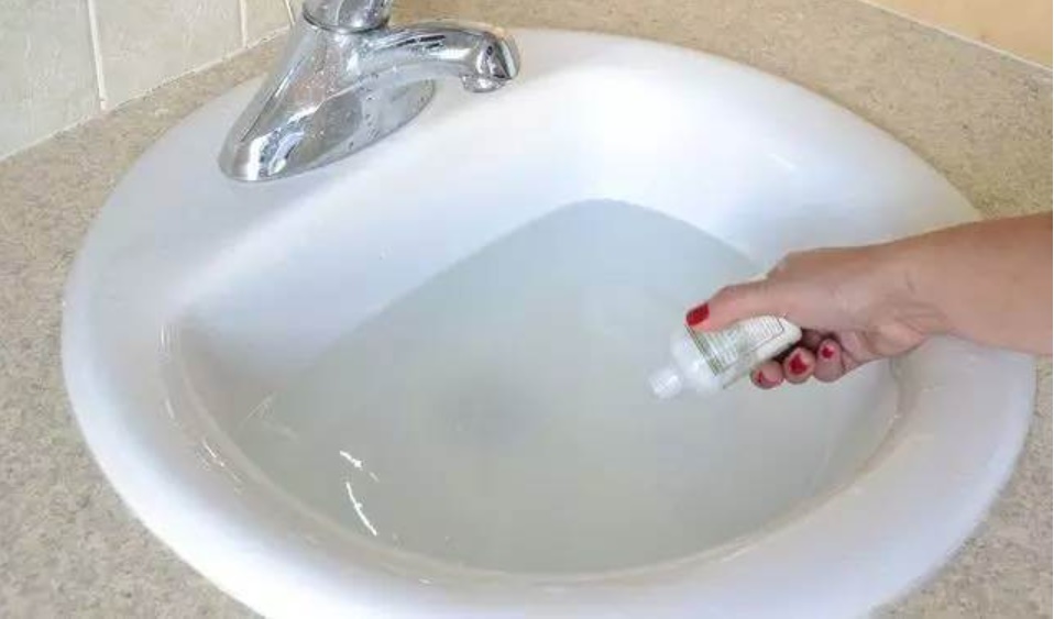 Phải làm gì nếu quần áo bị co lại sau khi giặt? Chỉ cần một phương pháp nhỏ, bạn có thể khôi phục hình dáng nhanh chóng, vừa đơn giản lại thiết thực-7