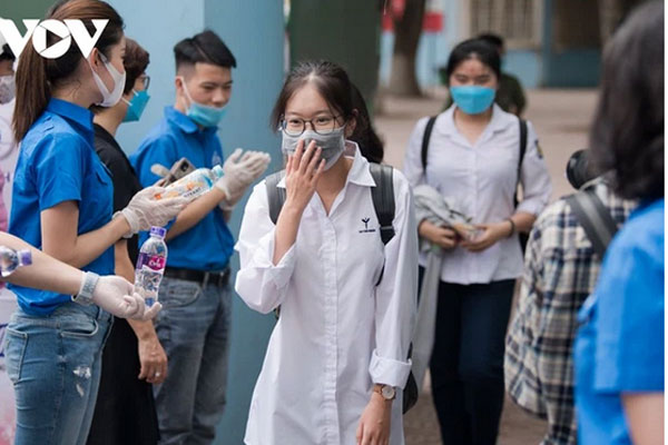 Con trai đậu trường Y, mẹ tạp vụ vay tiền công ty để nhập học nhưng bị từ chối thẳng thừng-2