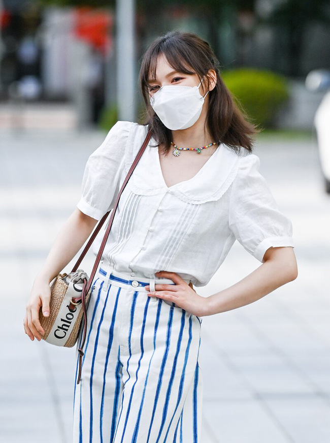 Mặc áo blouse đẹp như Red Velvet: 13 cách mix đơn giản nhưng trẻ trung, chuẩn sang xịn mịn-1