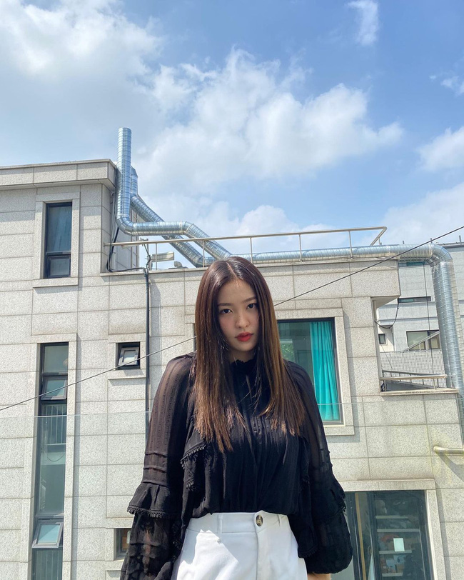 Mặc áo blouse đẹp như Red Velvet: 13 cách mix đơn giản nhưng trẻ trung, chuẩn sang xịn mịn-4