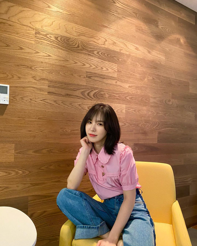 Mặc áo blouse đẹp như Red Velvet: 13 cách mix đơn giản nhưng trẻ trung, chuẩn sang xịn mịn-5