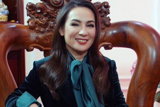 Bạn thân nhắn gửi Phi Nhung sau 24 ngày chuyển viện điều trị Covid-19, hình ảnh khoẻ mạnh 1 năm trước của nữ ca sĩ gây xúc động