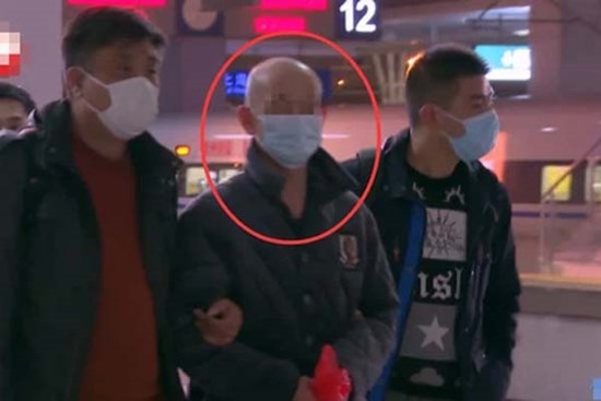 Bỏ vợ bỏ con chạy theo tình trẻ, gã đàn ông gây tội ác động trời, lời thú tội với 9 chữ làm náo loạn đồn cảnh sát ngày giao thừa