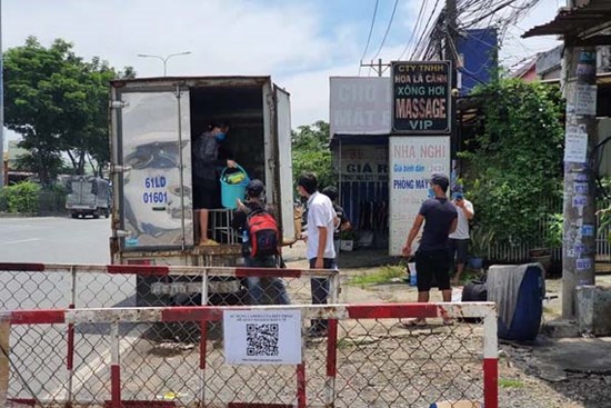 TP.HCM: Phát hiện xe tải “nhét” 6 người là các F0 đã khỏi bệnh trong thùng hàng