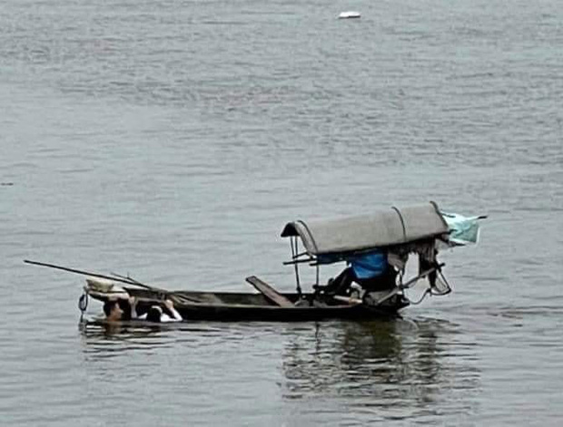 Clip chiến sĩ bơi một đoạn sông dài cứu người phụ nữ chới với giữa dòng khiến nhiều người nể phục: Không kém Michael Phelps-2