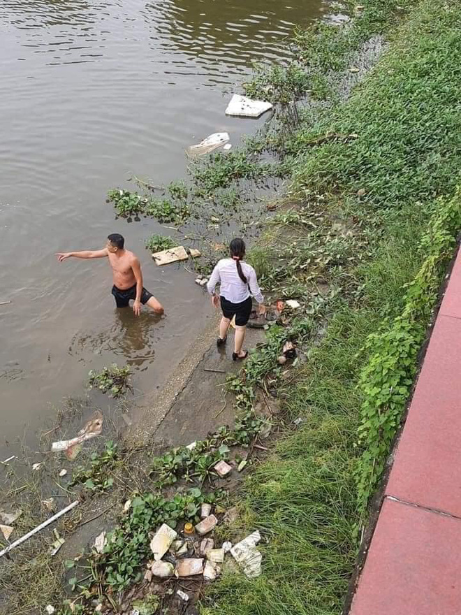 Clip chiến sĩ bơi một đoạn sông dài cứu người phụ nữ chới với giữa dòng khiến nhiều người nể phục: Không kém Michael Phelps-4