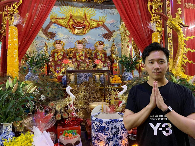 Trấn Thành cúng tổ nghiệp giản đơn, cầu mong chỉ 1 điều nhưng vẫn bị tấn công dữ dội-6