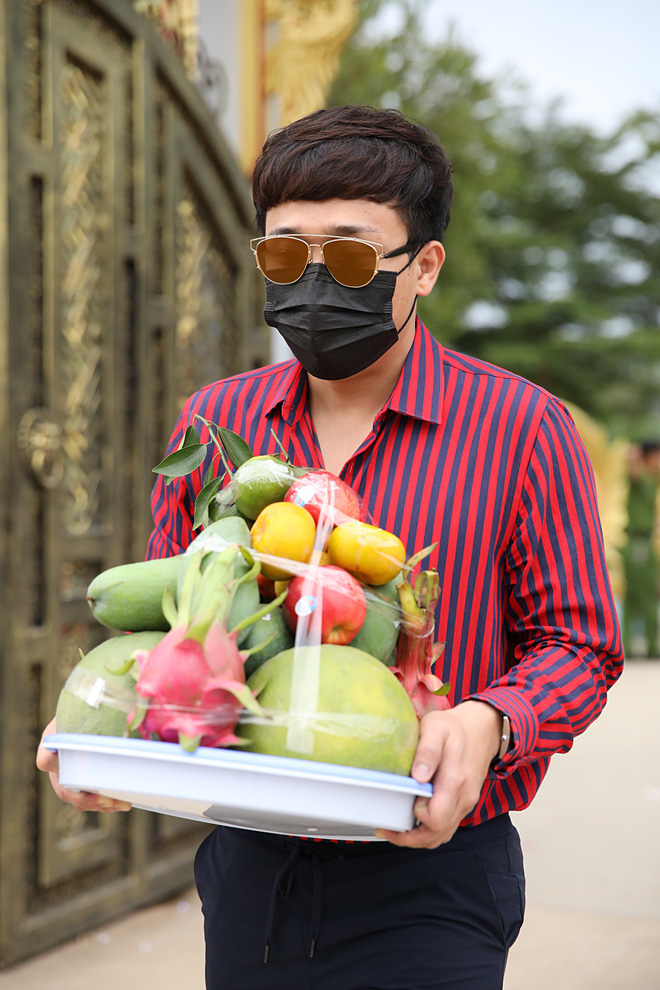 Trấn Thành cúng tổ nghiệp giản đơn, cầu mong chỉ 1 điều nhưng vẫn bị tấn công dữ dội-8