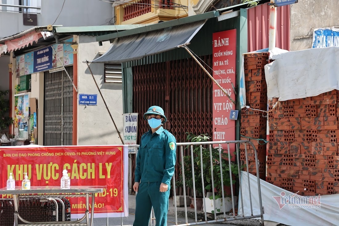 Hà Nội phong tỏa khu dân cư nơi 6 ca trong một gia đình dương tính nCoV-2