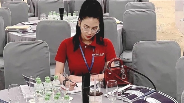 Mẹ đơn thân của 4 đứa con khóc nức nở khi bị bắt vì cùng nhân tình vượt rào giãn cách ship ma túy-4