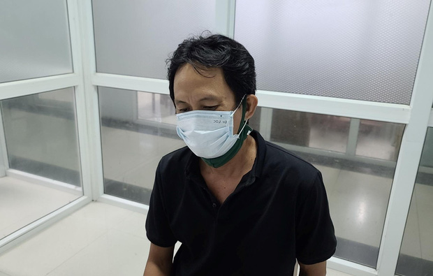 Mẹ đơn thân của 4 đứa con khóc nức nở khi bị bắt vì cùng nhân tình vượt rào giãn cách ship ma túy-1