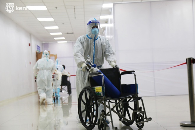 Nỗi lòng của bác sĩ 91 đi chống dịch từ Đà Nẵng, Bắc Giang đến TP.HCM: 2 cái sinh nhật của con qua rồi, tôi đều thất hứa với nó...-21