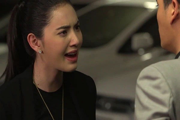 Bắt quả tang chồng đi hát karaoke tay vịn” còn nhận cái tát thẳng mặt, cô vợ hiền lành có màn vùng lên ngoạn mục-2