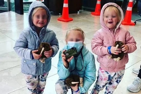 Đi làm về, ông bố chết lặng khi nhìn thấy cả 3 cô con gái đều bị giết, càng bàng hoàng khi biết danh tính kẻ ra tay tàn nhẫn