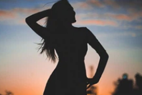 Nữ ca sĩ hạng A đang mang bầu giữa lùm xùm từ thiện chưa được làm sáng tỏ?-2