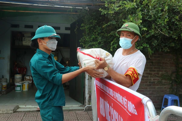 Ổ dịch liên quan quận Long Biên tăng lên 12 ca, liệu có ảnh hưởng việc Hà Nội nới lỏng giãn cách xã hội?-1