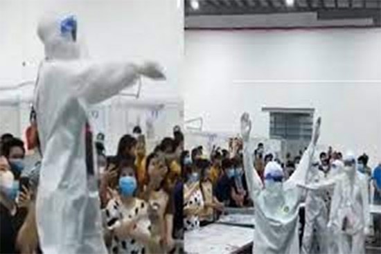 Clip 7 triệu view quay TNV trèo lên bàn nhảy múa, dân mạng hài hước: 