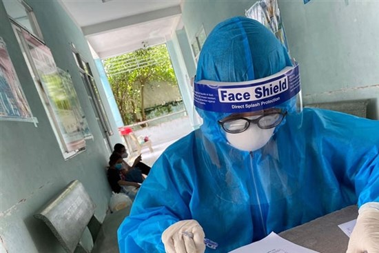 3 nhân viên y tế ở Hà Nội dương tính SARS-CoV-2