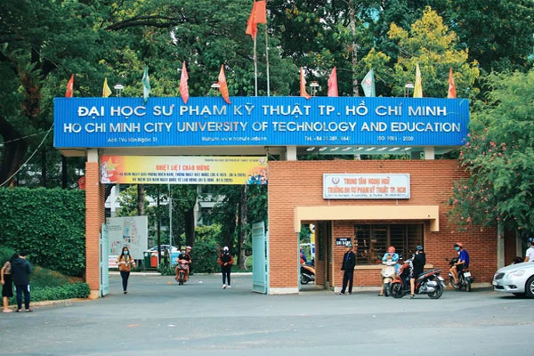 Nữ sinh nhập viện tâm thần vì áp lực học online: BS bất ngờ vì vết thương trên cơ thể-2