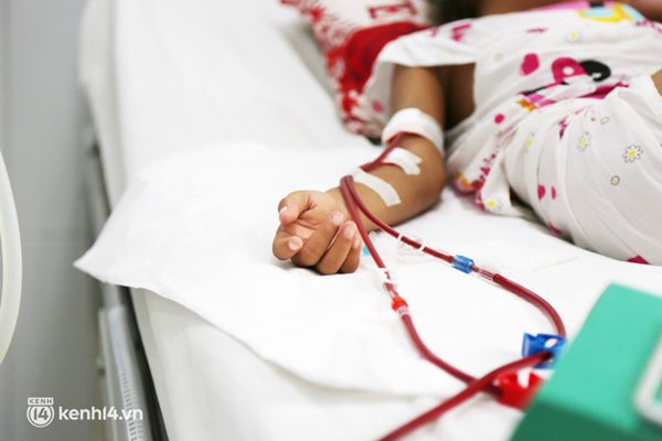 Cân não giành sự sống cho hàng trăm em bé F0 nguy kịch ở bệnh viện tuyến cuối điều trị Covid-19-6