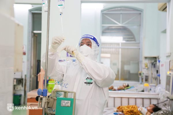 Cân não giành sự sống cho hàng trăm em bé F0 nguy kịch ở bệnh viện tuyến cuối điều trị Covid-19-7