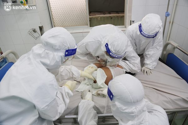 Cân não giành sự sống cho hàng trăm em bé F0 nguy kịch ở bệnh viện tuyến cuối điều trị Covid-19-10