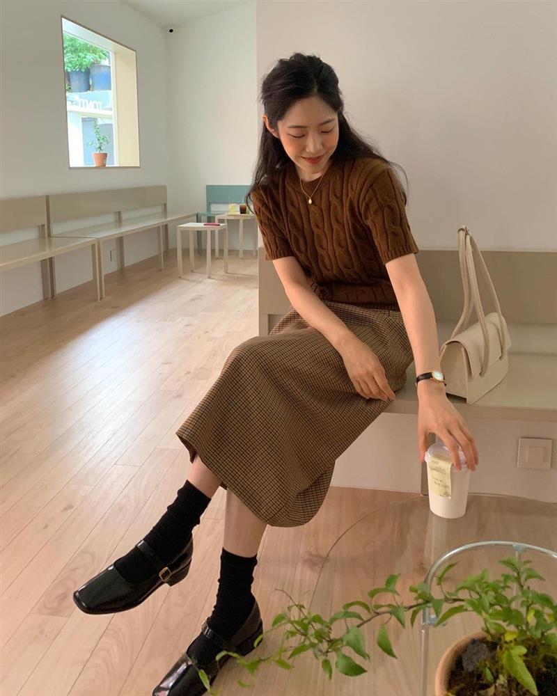 5 gam màu trang phục tôn da sáng bật tông, mặc lên còn sang xịn mịn như diện đồ hiệu-8