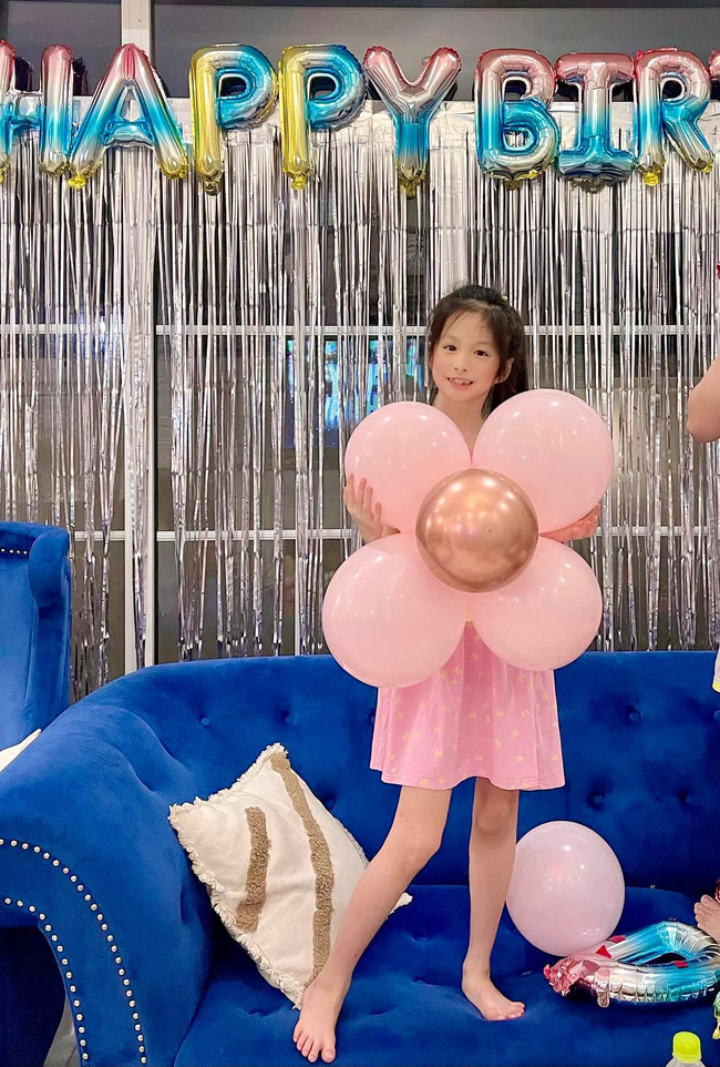 Showbiz Việt cũng có ngôi sao vàng trong làng chiều con không kém cạnh Lâm Tâm Như: Nhìn quà sinh nhật tặng con mà muốn xỉu-2