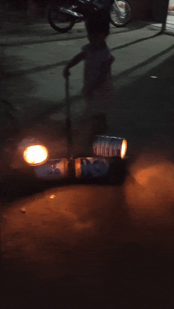 Lồng đèn xe lon - biểu tượng huyền thoại mùa Trung thu tái xuất, hút hơn 4.3 triệu lượt tò mò-1