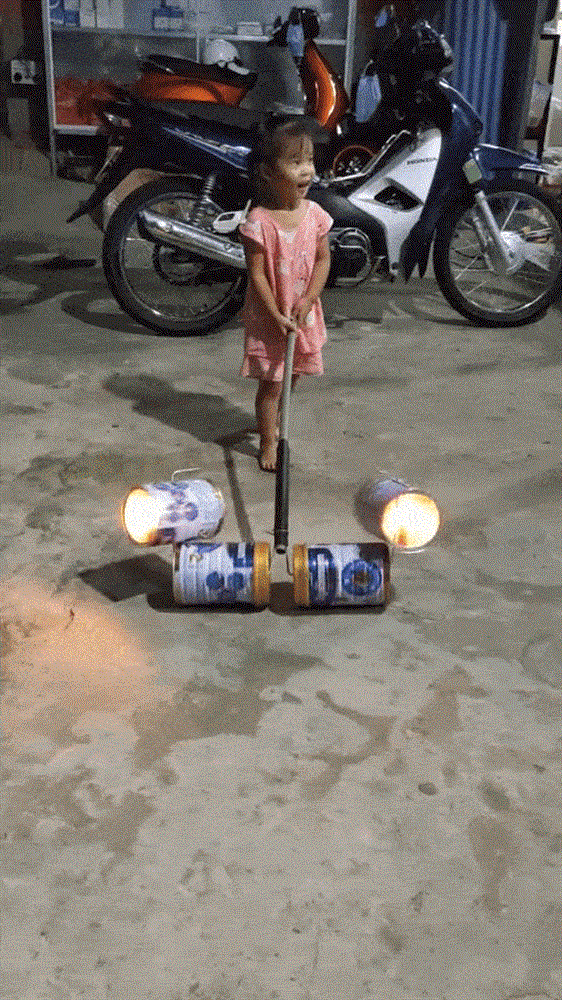 Lồng đèn xe lon - biểu tượng huyền thoại mùa Trung thu tái xuất, hút hơn 4.3 triệu lượt tò mò-2