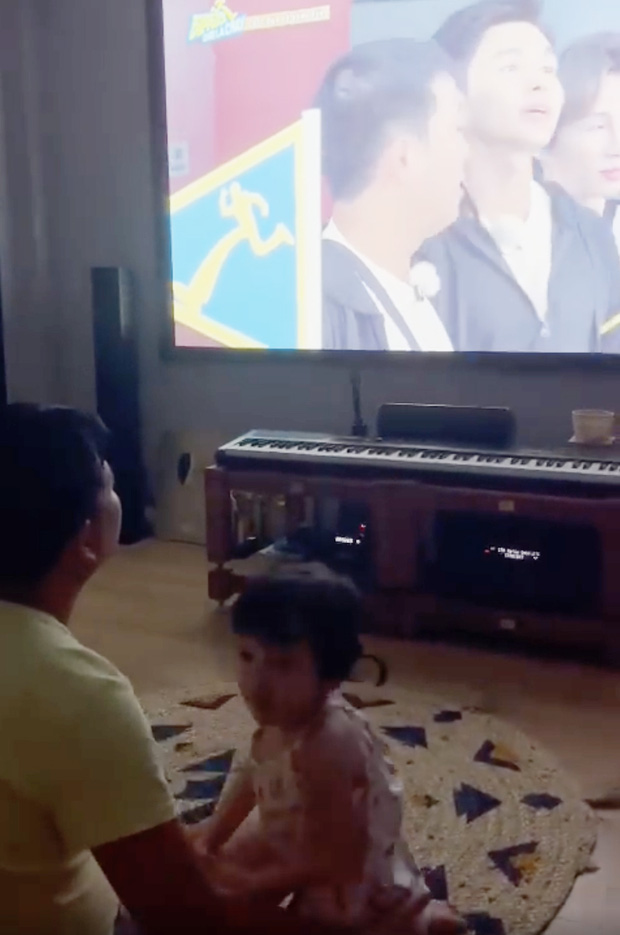 Nhã Phương và ái nữ phản ứng đặc biệt khi xem Running Man, Trường Giang chơi lớn hé lộ luôn toàn bộ gương mặt bé-1