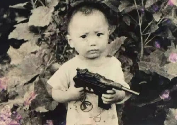 Bị bắt cóc năm 6 tuổi, bé trai bí mật giấu mảnh giấy nhỏ dưới gối, hành trình tìm bố mẹ suốt 32 năm khiến bao người bật khóc-1