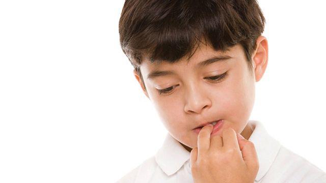 Trẻ nghiện cắn móng tay có thể bắt nguồn từ một căn bệnh tâm lý, cha mẹ cần loại bỏ càng sớm càng tốt-1