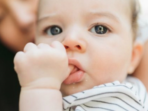 Trẻ nghiện cắn móng tay có thể bắt nguồn từ một căn bệnh tâm lý, cha mẹ cần loại bỏ càng sớm càng tốt-2