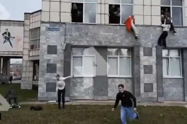 Nhân chứng kể lại phút kinh hoàng trong vụ xả súng ở đại học Nga, hé lộ lời cuối của nghi phạm trước khi gây án-1