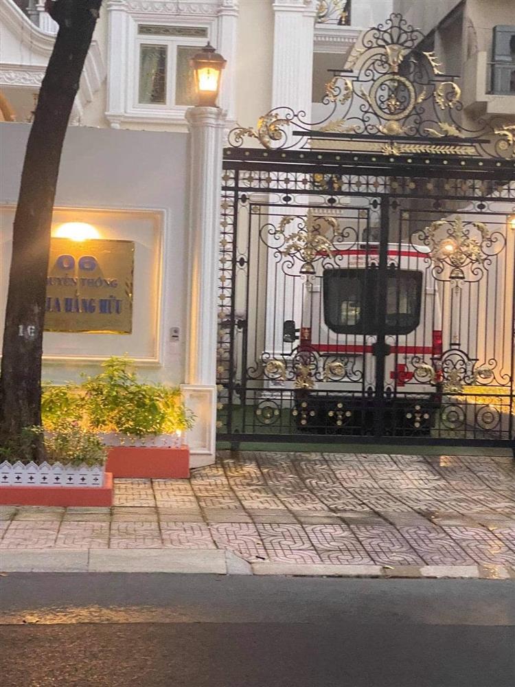 Sân nhà nữ CEO Đại Nam bỗng dưng xuất hiện xe cứu thương khiến nhiều người xôn xao-1