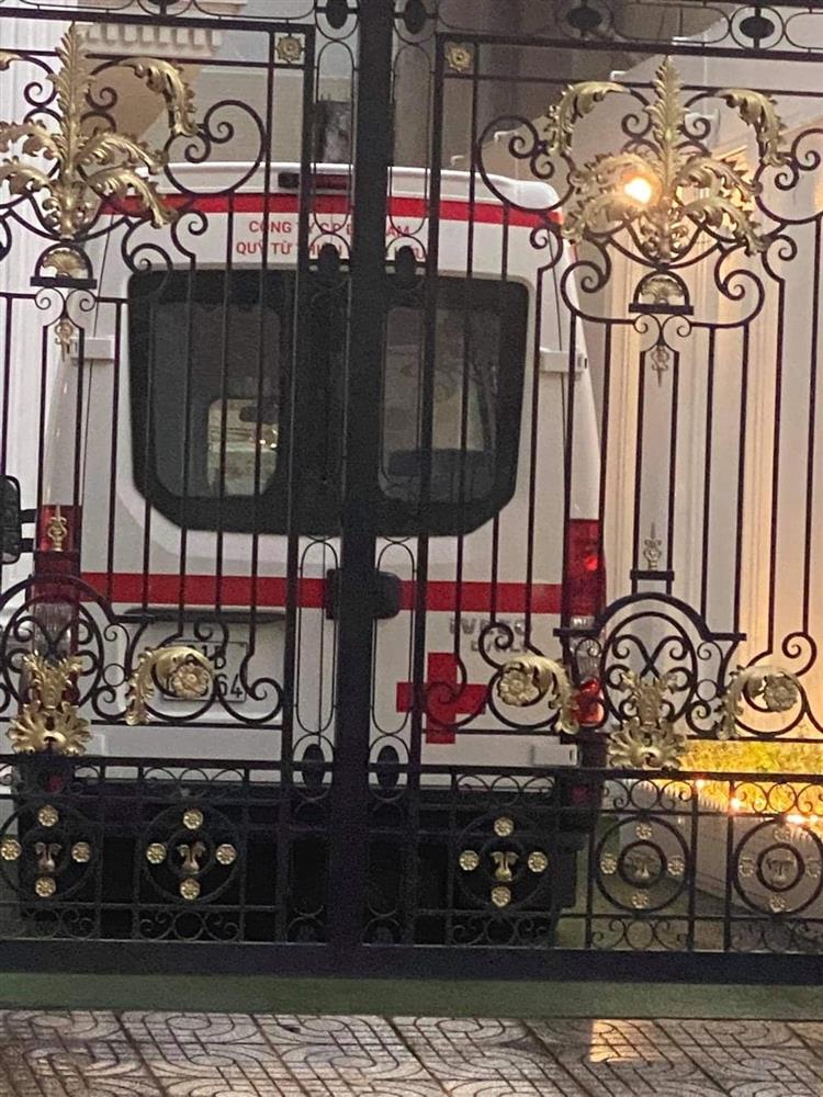 Sân nhà nữ CEO Đại Nam bỗng dưng xuất hiện xe cứu thương khiến nhiều người xôn xao-3