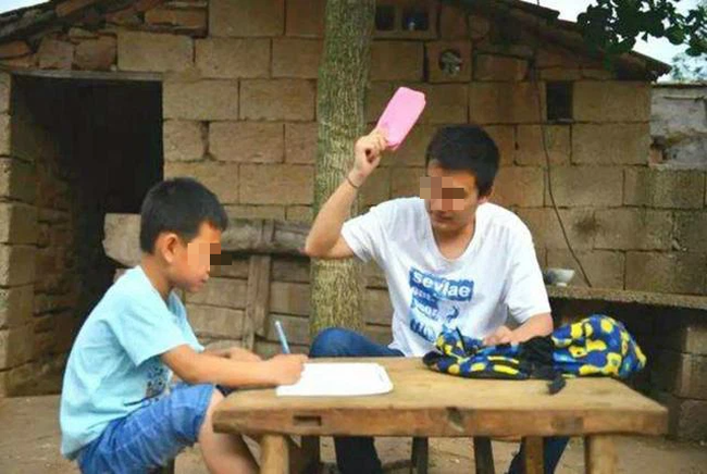 Mẹ đau đầu vì con trai ra ngoài ai cũng khen lễ phép, hễ về nhà là trở mặt ngỗ ngược, nguyên nhân ai nghe cũng giật mình-3