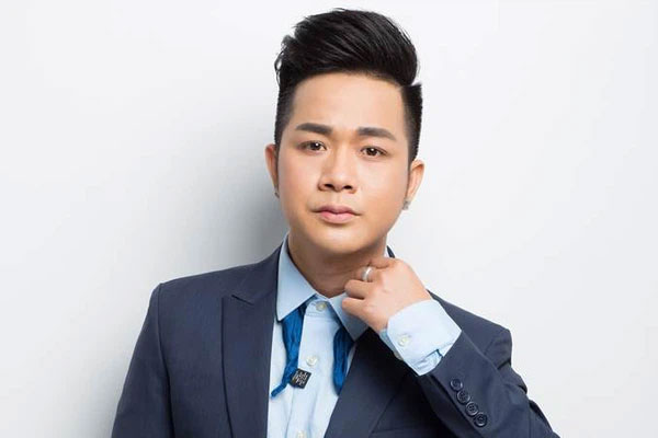 Ca sĩ Quách Tuấn Du được cấp cứu trên máy bay-3