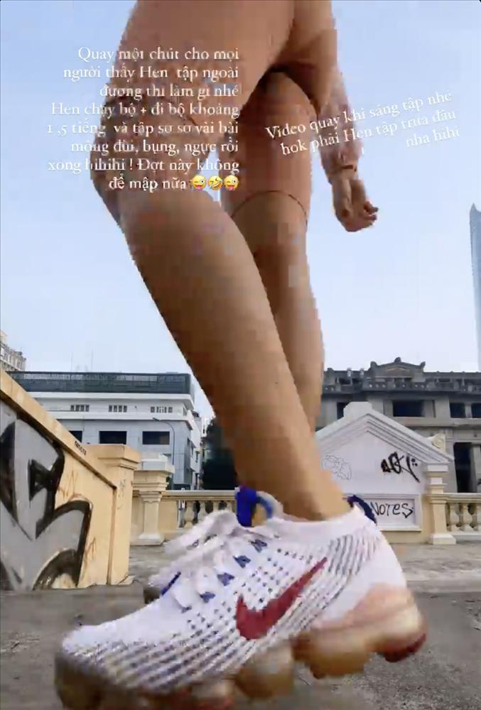 HHen Niê gây lú vì tưởng không mặc quần khi đi thiện nguyện-8