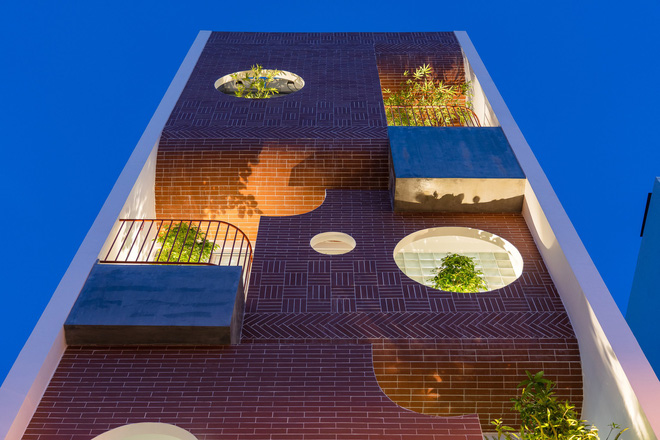 Căn nhà 4 tỷ nổi bần bật với mặt tiền đỏ, bước vào trong còn choáng ngợp hơn với thiết kế mê cung-4