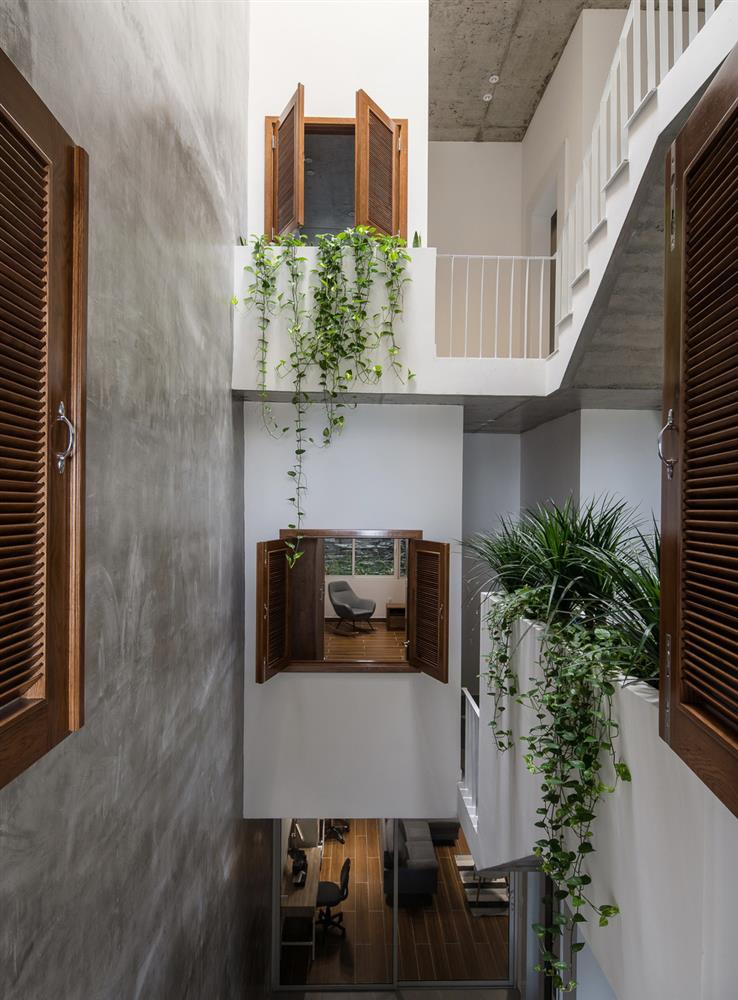 Căn nhà 4 tỷ nổi bần bật với mặt tiền đỏ, bước vào trong còn choáng ngợp hơn với thiết kế mê cung-5