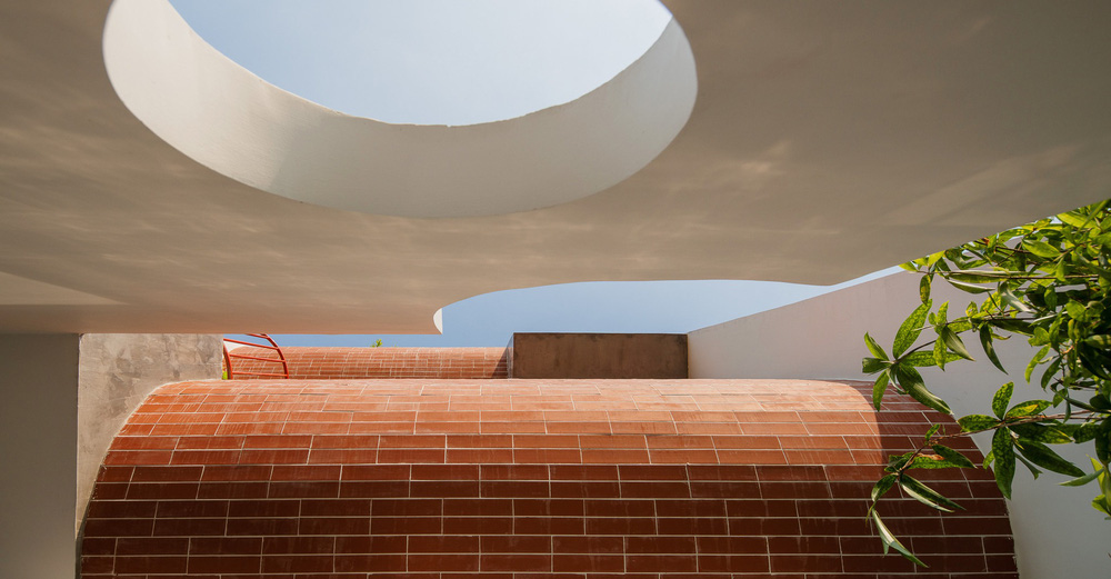 Căn nhà 4 tỷ nổi bần bật với mặt tiền đỏ, bước vào trong còn choáng ngợp hơn với thiết kế mê cung-15