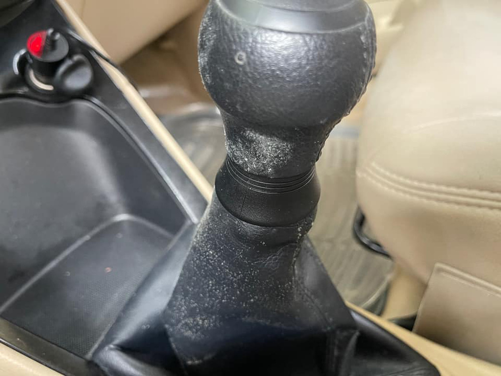 Sau gần 3 tháng mới sờ đến xe máy, nhiều người ngơ ngác khi cây cối mọc hẳn trên yên-6