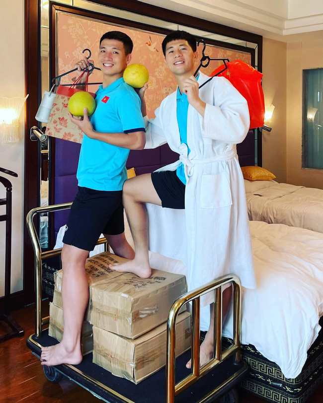 Đêm Trung Thu của các cầu thủ trong Đội tuyển Quốc gia Việt Nam, hết sáng chế lồng đèn đến hát hò nghêu ngao-2