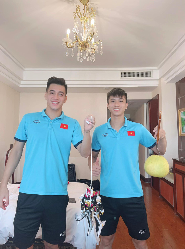 Đêm Trung Thu của các cầu thủ trong Đội tuyển Quốc gia Việt Nam, hết sáng chế lồng đèn đến hát hò nghêu ngao-3