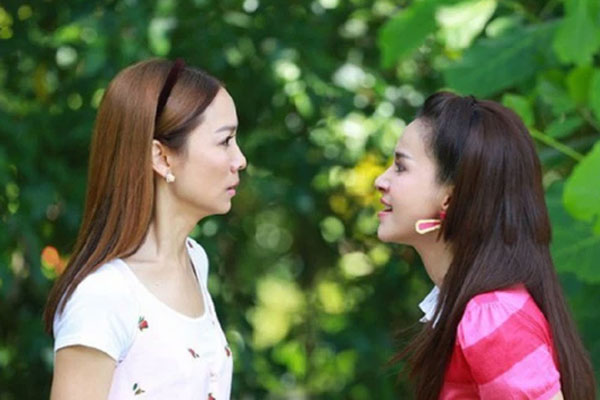 Nửa đêm, tôi kinh ngạc khi thấy chị dâu bưng đĩa tôm hùm lên tận phòng mời ăn, càng chưng hửng với lời sau đó của chị-2