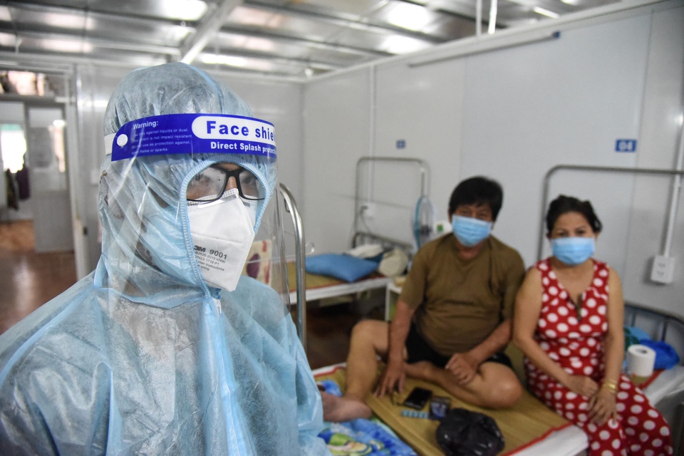 Những cuộc gặp không mong đợi nơi tiền tuyến Covid-19-1