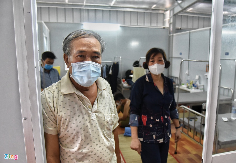 Những cuộc gặp không mong đợi nơi tiền tuyến Covid-19-2